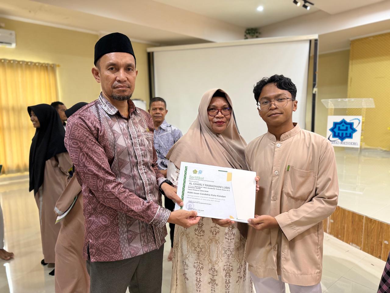 MAN IC Kendari Sukses Gelar Penyerahan Rapor Semester Genap TA 2025/2026